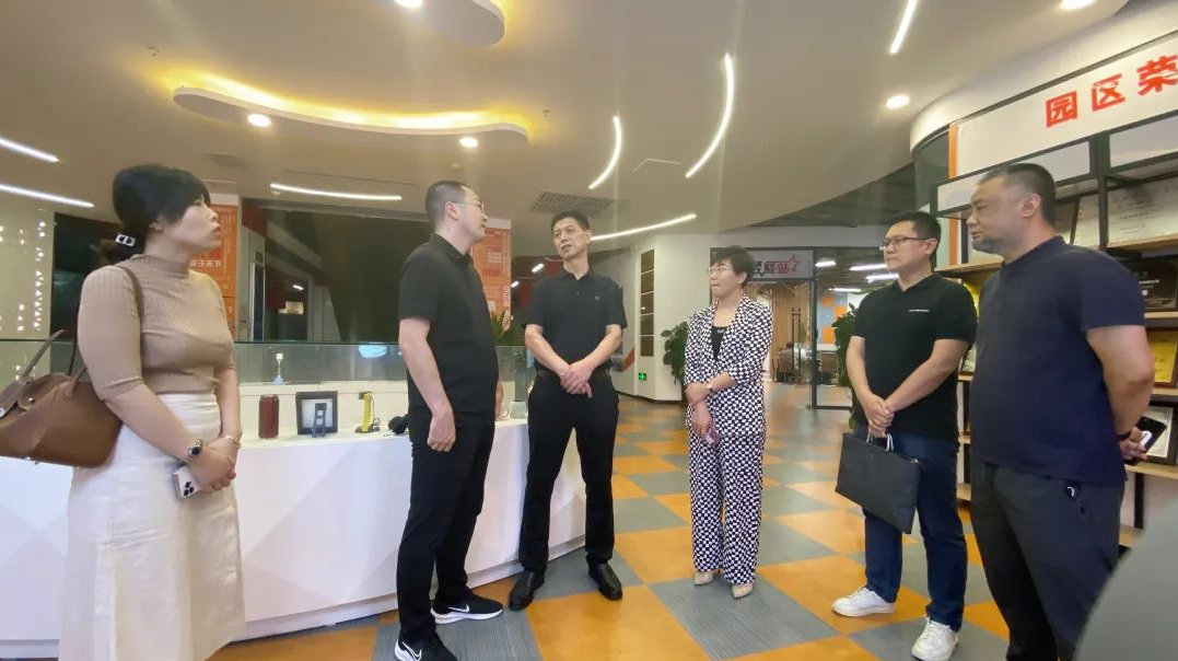 河北省商务厅对外贸易处韩金龙处长莅临石家庄跨海跨境电商产业园考察调研
